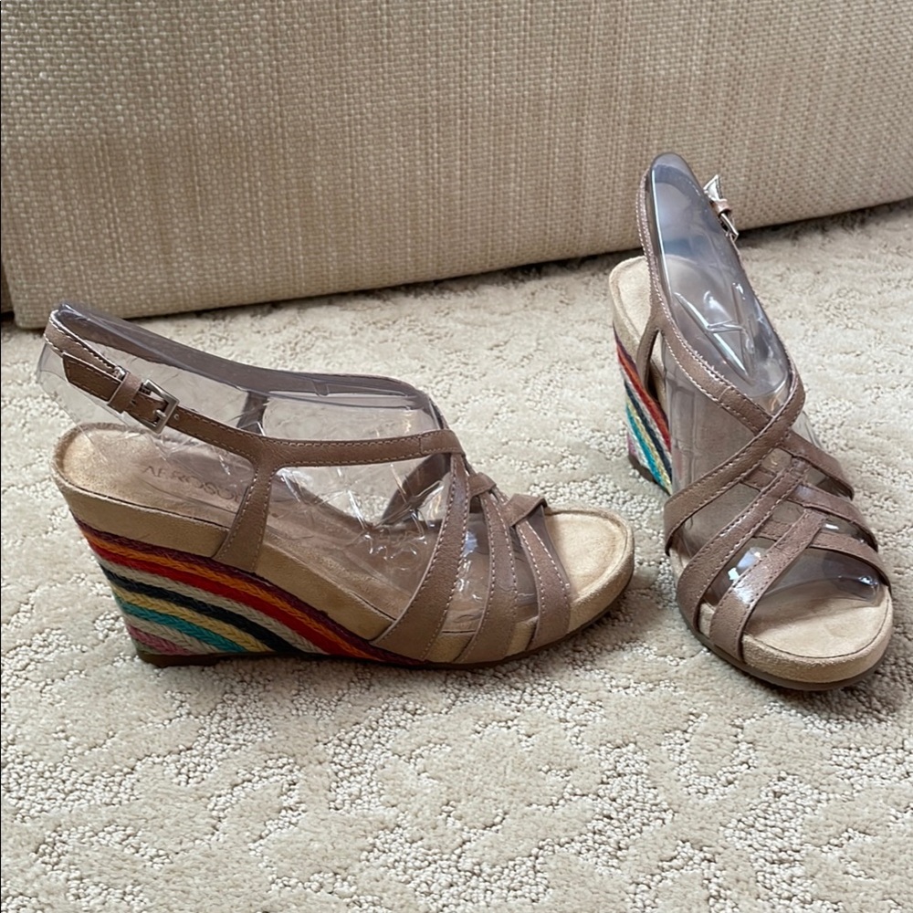 Aerosoles Tan Wedge Sandals with multicolored raffia heel. New in box, size 7.5